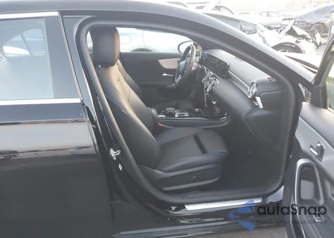 2020 Mercedes-Benz A 220 z USA, uszkodzony, nr VIN W1K3G4EB1LJ223498